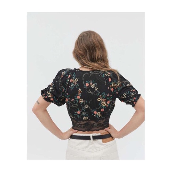 UO Samara Plunging Surplice Cropped Top - Picture 3 of 7